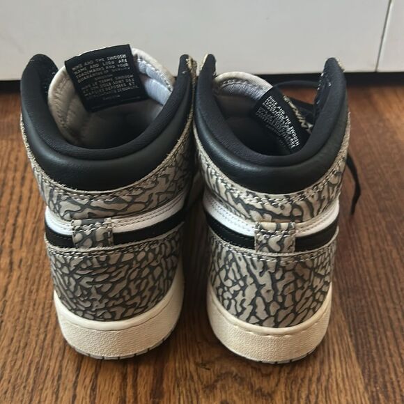 Air Jordan 1 Retro High OG White Cement Big Boy’s Size 5Y - Picture 4 of 5